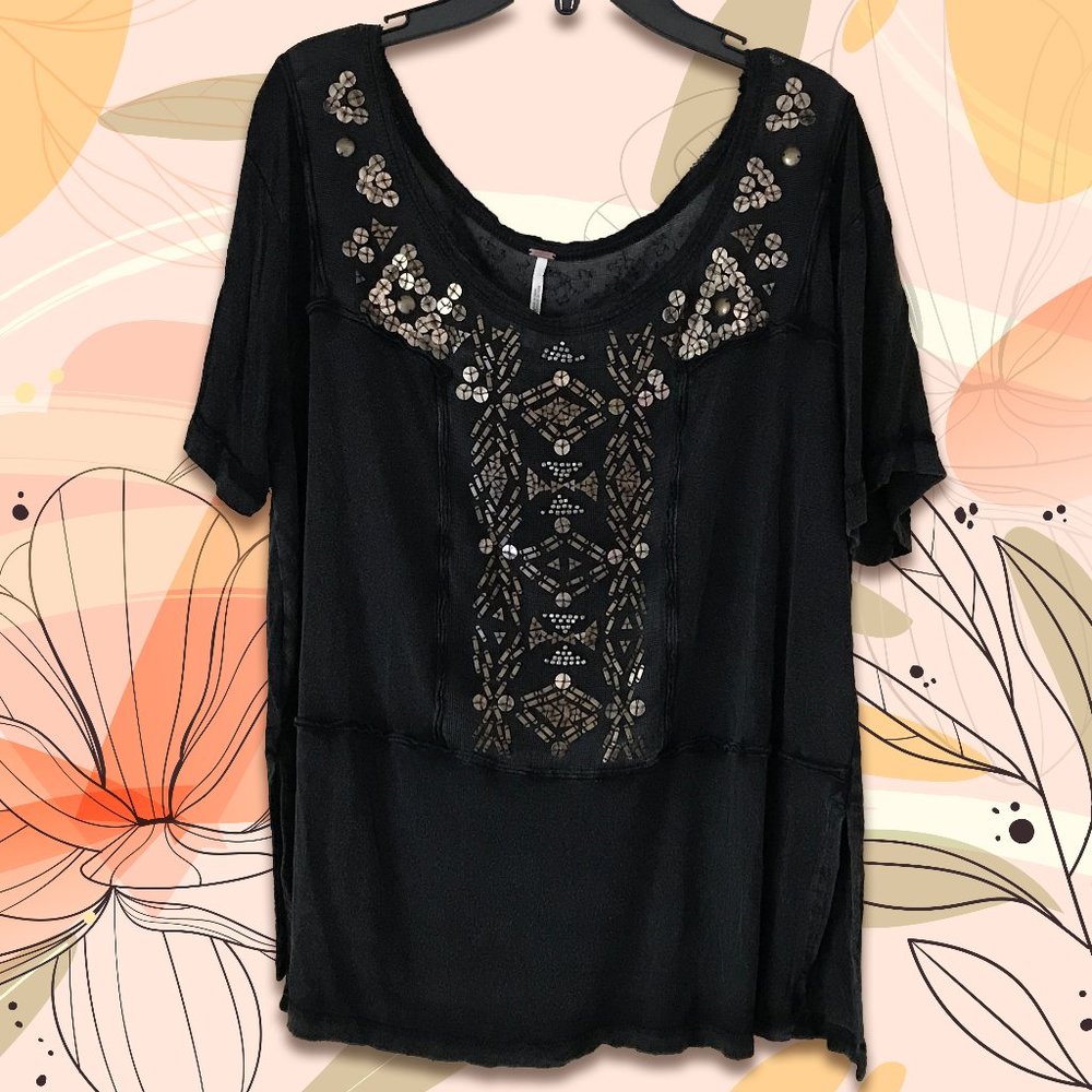 Free People Distressed Metallic Embellished top 🖤✨